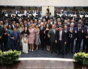 54 deputadas e deputados eleitos em outubro tomam posse no Paraná