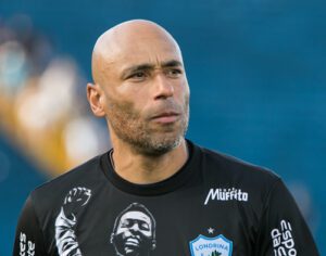 Técnico Edinho confirma saída do Londrina nas redes sociais
