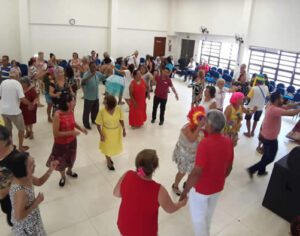 CCI Norte realiza tarde festiva de Carnaval para idosos nesta sexta