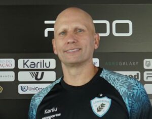 Londrina anuncia Omar Feitosa como novo técnico no Paranaense