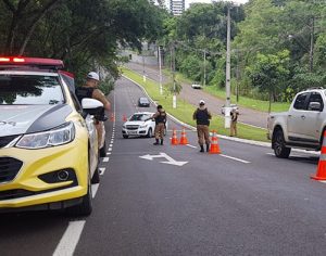 Polícia recolhe três veículos em ações de fiscalização do trânsito em Londrina