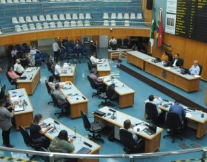 Câmara de Londrina aprova projeto que eleva salários de vereadores