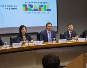 Haddad apresenta arcabouço fiscal e prevê estabilizar dívida até 2026