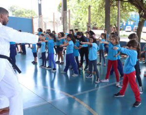 Projeto de karatê inicia atividades para 300 alunos da rede municipal