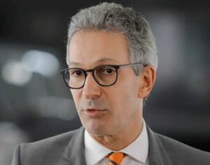 Governador de Minas Gerais quer reajustar o próprio salário em 300%