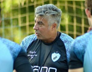 Técnico Gallo esboça equipe titular para estreia do Tubarão na Série B