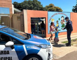 GM de Londrina reforça segurança na entrada e saída das escolas e creches