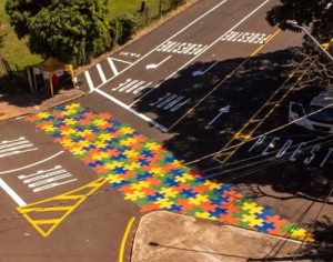 Rampa do Estádio do Café ganha pintura de conscientização sobre autismo
