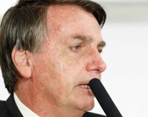 PF investiga 3ª suposta fraude de carteira de vacinação de Bolsonaro