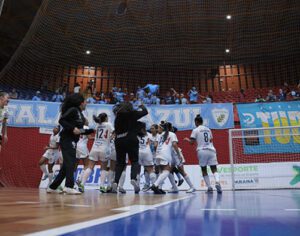 Londrina Futsal se classifica para semifinal da Taça Brasil no Moringão