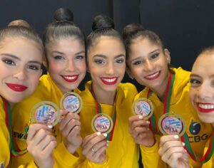 Com londrinenses, Brasil leva ouro inédito em etapa da Copa do Mundo de GR