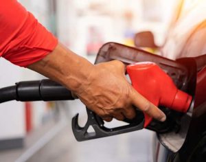 Litro da gasolina já é encontrado a R$ 4,49 em Londrina; veja os postos
