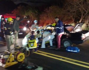 Colisão frontal entre dois carros deixa cinco feridos na estrada da Warta