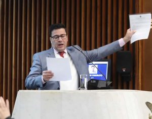 Deputado apresenta documentos e reforça necessidade da CPI da Copel