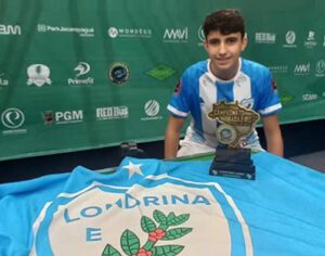 Londrinense de 15 anos é campeão brasileiro de Futebol de Mesa Sub-18
