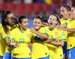 Copa: Escolas estaduais do Paraná podem suspender aulas nos jogos do Brasil