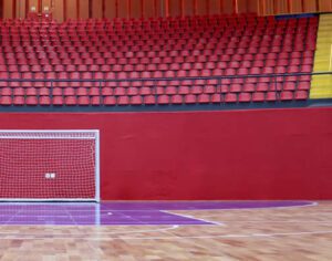 Menos de dois meses após reforma, piso do Moringão já apresenta problemas