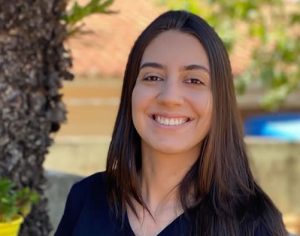 Professora de Londrina vira fenômeno na internet com ensino de química