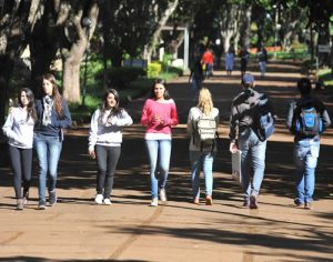 UEL oferece vagas para portadores de diploma superior; veja os cursos