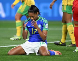 Brasil joga mal, empata com a Jamaica e cai na fase de grupos da Copa