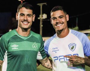 Irmãos gêmeos: Zagueiros se enfrentam em clubes diferentes em Londrina