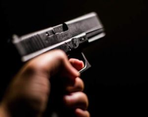 Homem que tentou matar ex a tiros pega 11 anos de prisão em Londrina