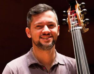 Novo maestro da Orquestra da UEL faz estreia no Ouro Verde