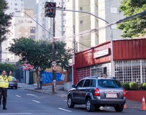 Cruzamento da Rua Goiás com a Paranaguá em Londrina ganha semáforo