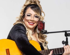 Cover oficial de Marília Mendonça faz show em festival de Londrina