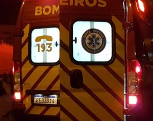 Motociclista morre após bater contra árvore na Avenida Duque de Caxias