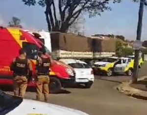Casal é morto a tiros dentro de carro em Londrina; crianças estavam junto