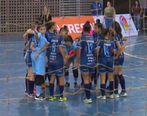 Futsal: com arbitragem polêmica e confusão, Londrina perde na semi