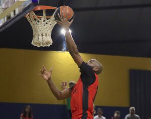 Londrina Basketball vence Maringá por 101 a 69 no Campeonato Paranaense