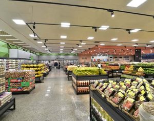Supermercado abre 100 vagas de emprego em Londrina e região; saiba mais