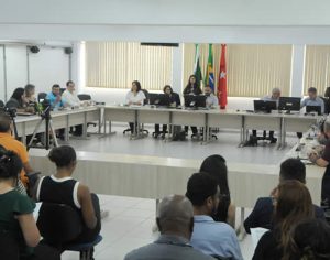 Vereadores de Londrina aprovam projeto que proíbe banheiros unissex