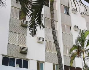 Feto é encontrado em banheiro por funcionários de hospital em Londrina