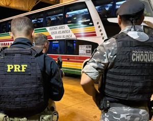 Torcedores do Boca Juniors deixam restaurante sem pagar e são pegos pela polícia no Paraná