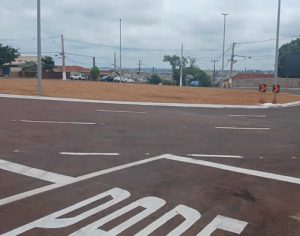 Rotatória da Leste-Oeste com Rio Branco é liberada para trânsito