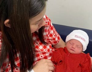 Londrinense nascida na madrugada, Laura é a primeira bebê de 2024