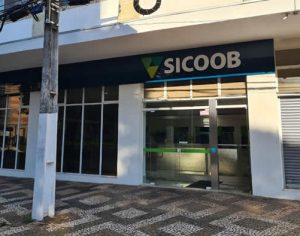 Homem fica ferido ao tentar furtar fiação de banco em Londrina
