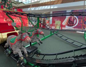 Shopping de Londrina estende montanha russa de Natal até domingo
