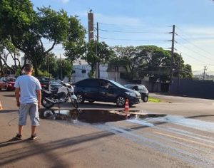 Motociclista fica ferido em acidente no Centro de Londrina; óleo caiu na pista