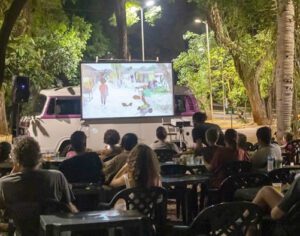 Cinekombi tem exibição de filmes neste domingo na Praça do Aeroporto