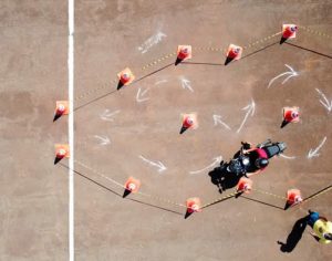 CMTU oferece curso de pilotagem defensiva para mulheres motociclistas