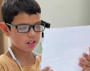 Londrina: alunos com deficiência visual ganham óculos inteligente