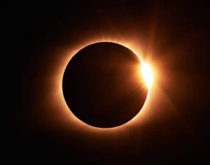 Assista AO VIVO: eclipse solar total é observado na América do Norte