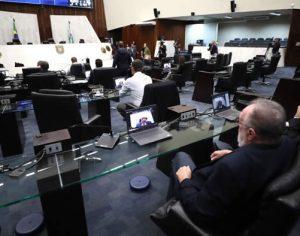 Paraná: veja como votaram os deputados no projeto que terceiriza escolas