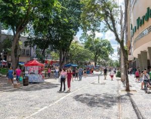Festa junina gratuita anima o Calçadão de Londrina neste domingo