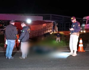 Ladrões roubam caminhão e matam motociclista durante fuga em Cambé