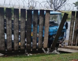 Idoso morre em acidente envolvendo caminhão e carro em Londrina